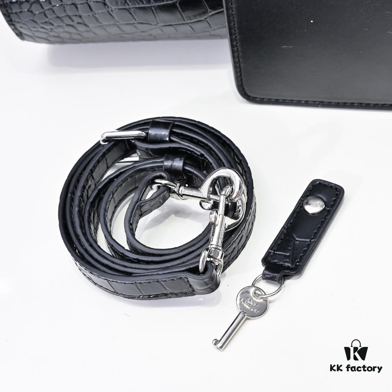 New Arrival Smooth Weave Rose-Inspired Street Style Bag | YSL's Muse Favorite