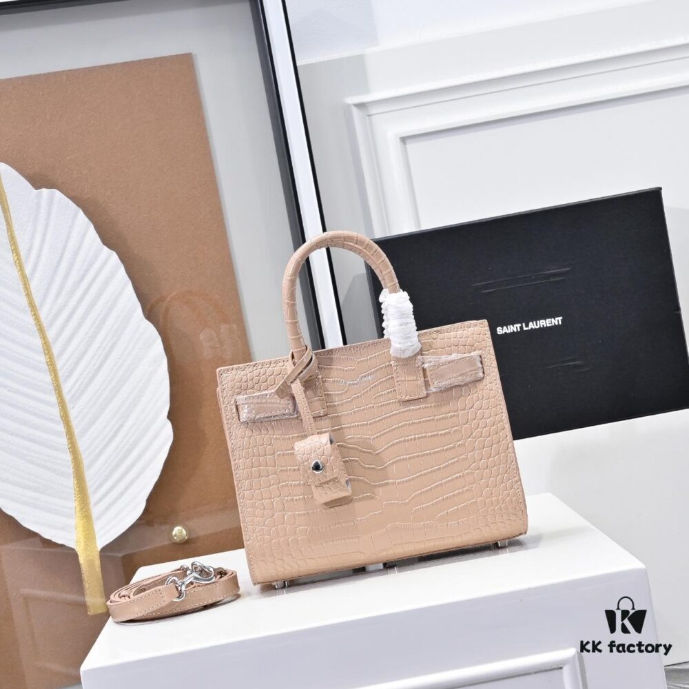 Rose's Street Style Bag | YSL's Muse Inspires Fashion Trends