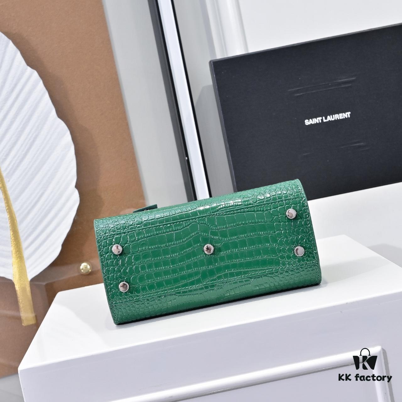 Rose's Street Style Bag | YSL's Muse Makes a Statement