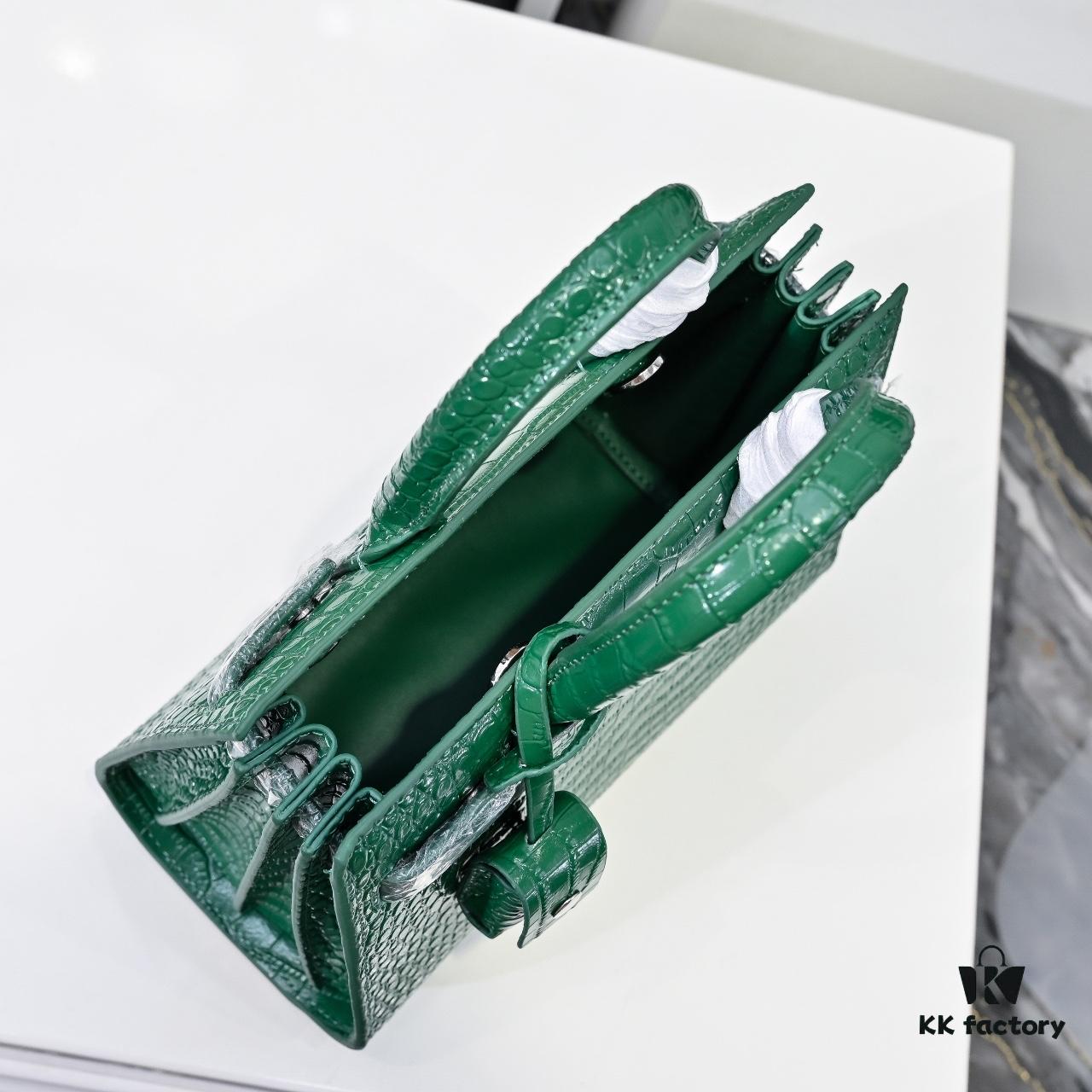 Rose's Street Style Bag | YSL's Muse Makes a Statement