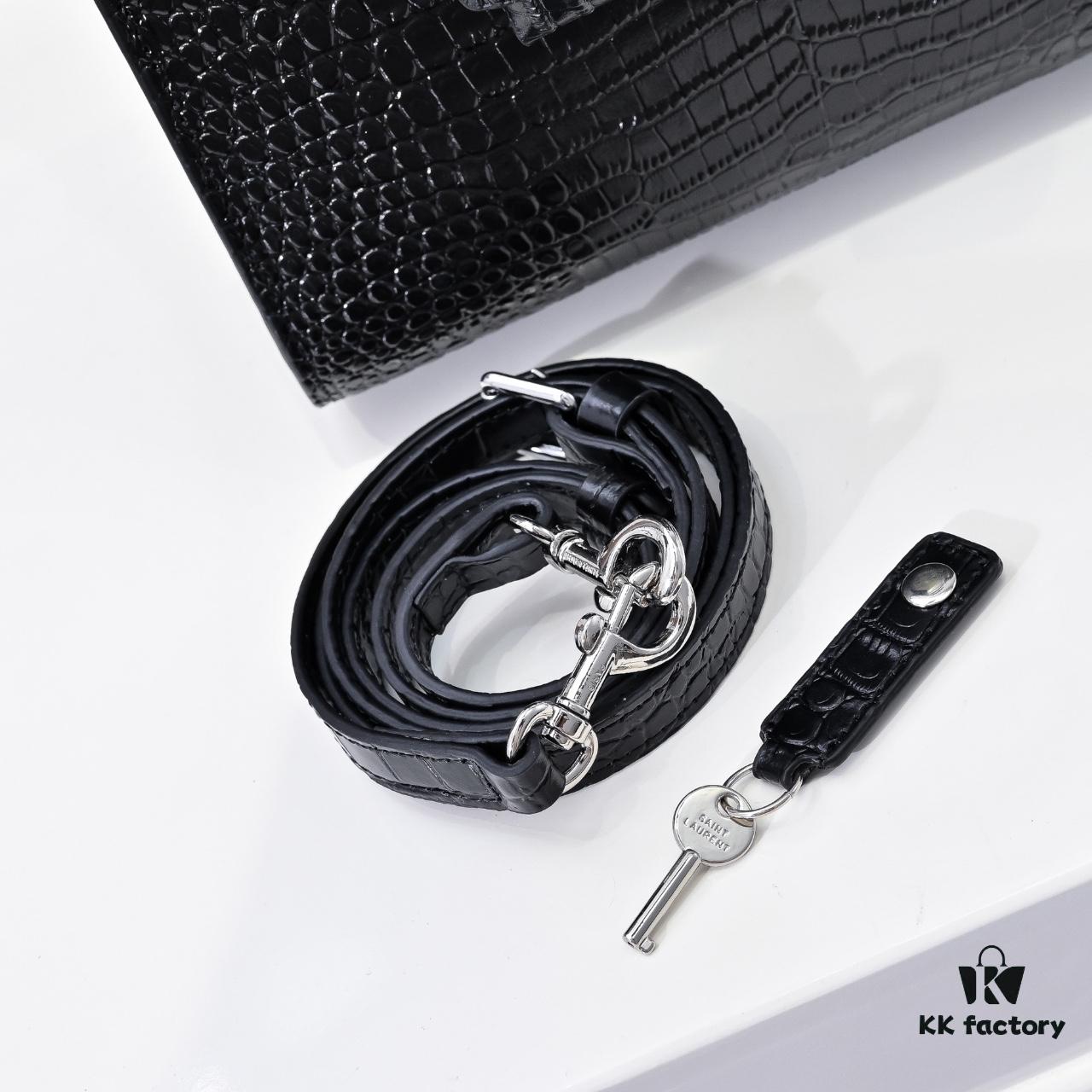 Rose's Street Style Bag | YSL's Muse Has Perfect Taste