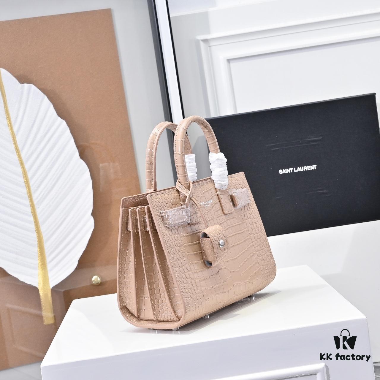 Rose's Street Style Bag | YSL's Muse Inspires Fashion Trends