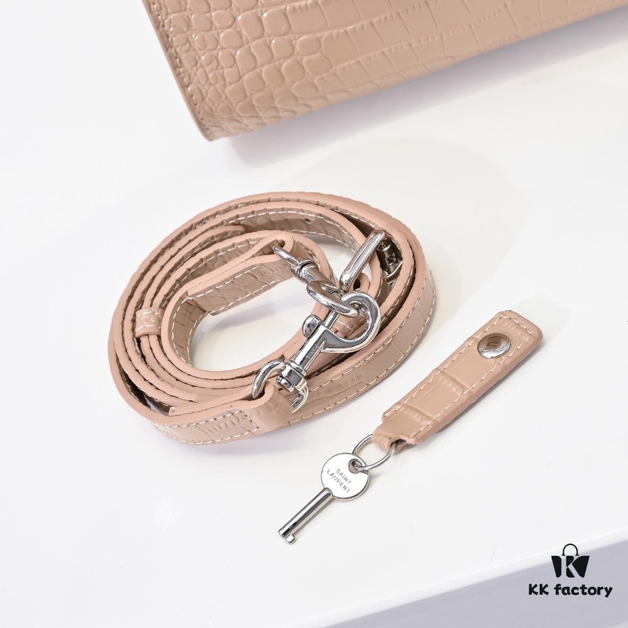 Rose's Street Style Bag | YSL's Muse Inspires Fashion Trends