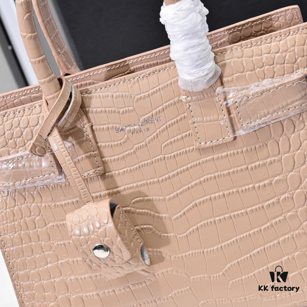 Rose's Street Style Bag | YSL's Muse Inspires Fashion Trends