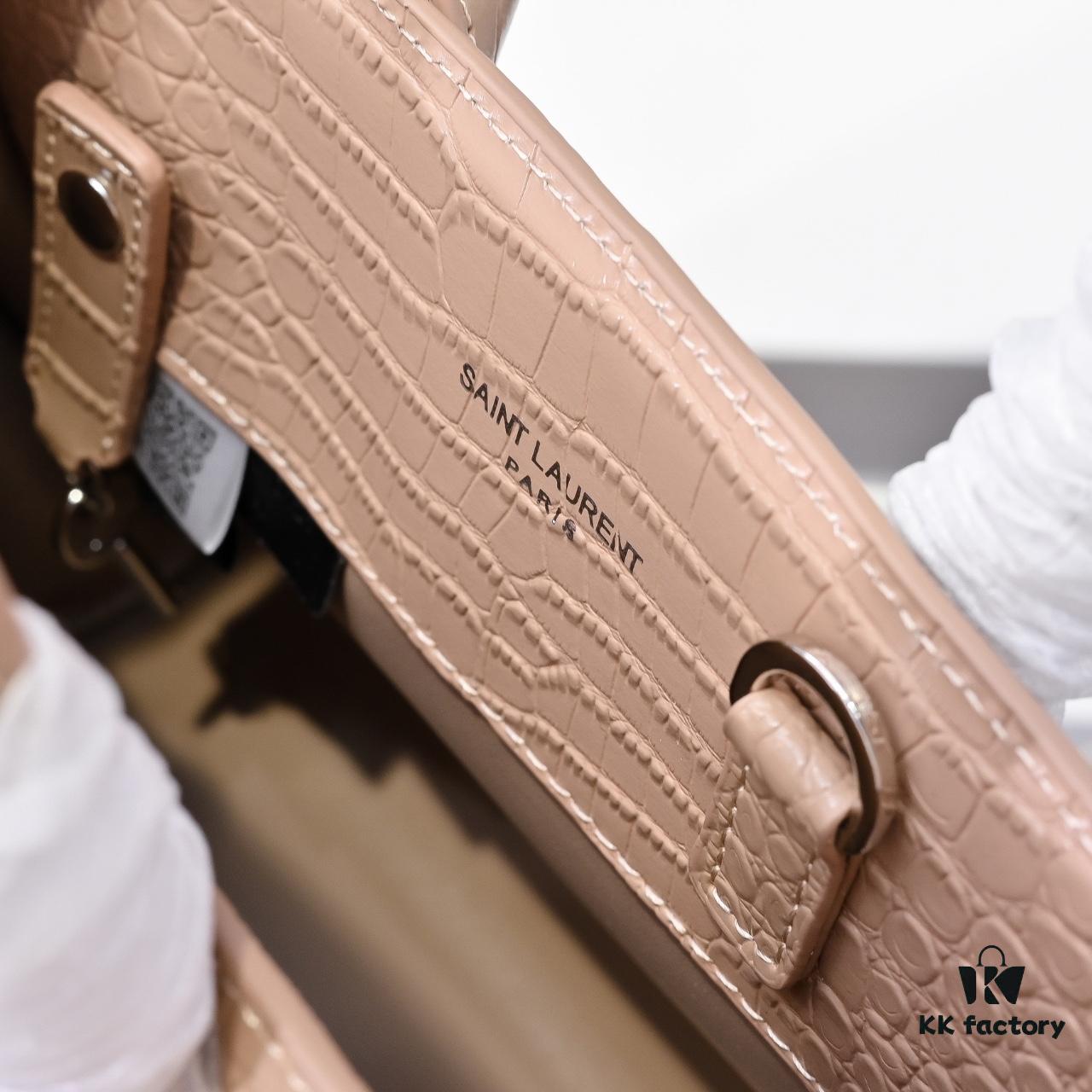 Rose's Street Style Bag | YSL's Muse Inspires Fashion Trends