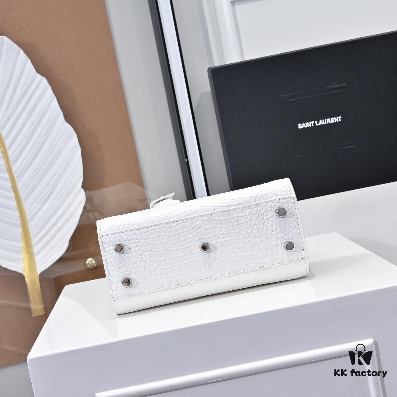 Rose's Street Style Bag | YSL's Muse Wears the Iconic Saint Laurent Kate Chain Bag