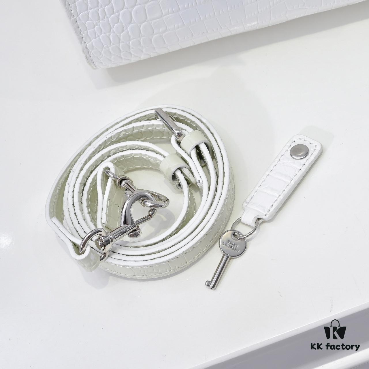 Rose's Street Style Bag | YSL's Muse Wears the Iconic Saint Laurent Kate Chain Bag