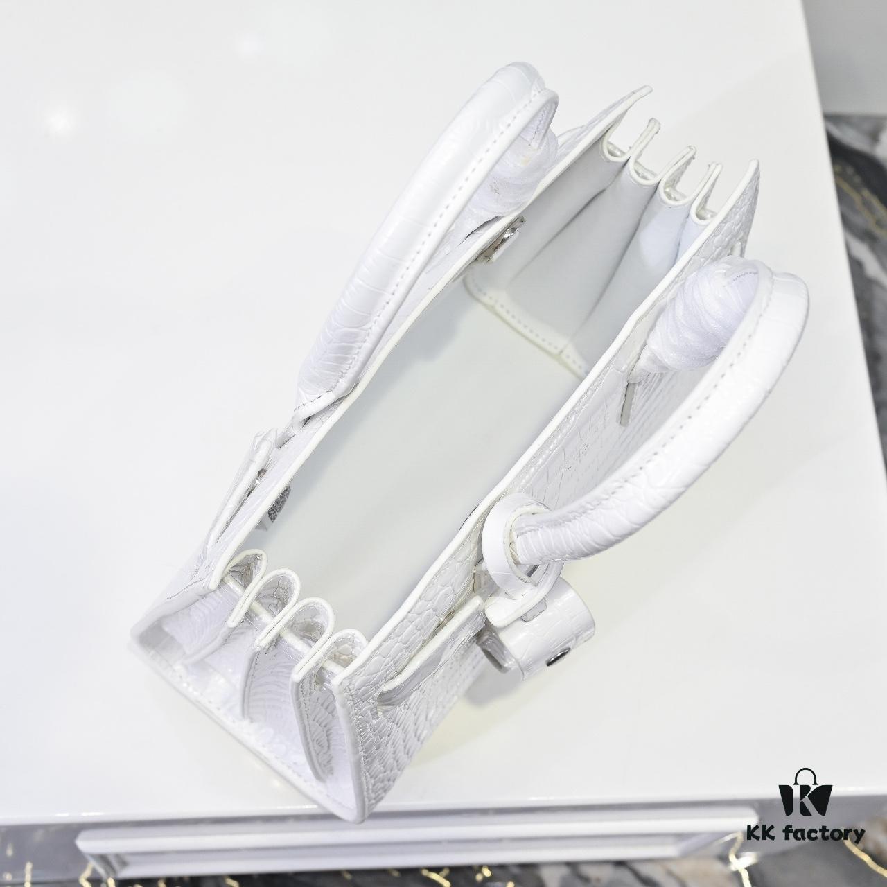 Rose's Street Style Bag | YSL's Muse Wears the Iconic Saint Laurent Kate Chain Bag