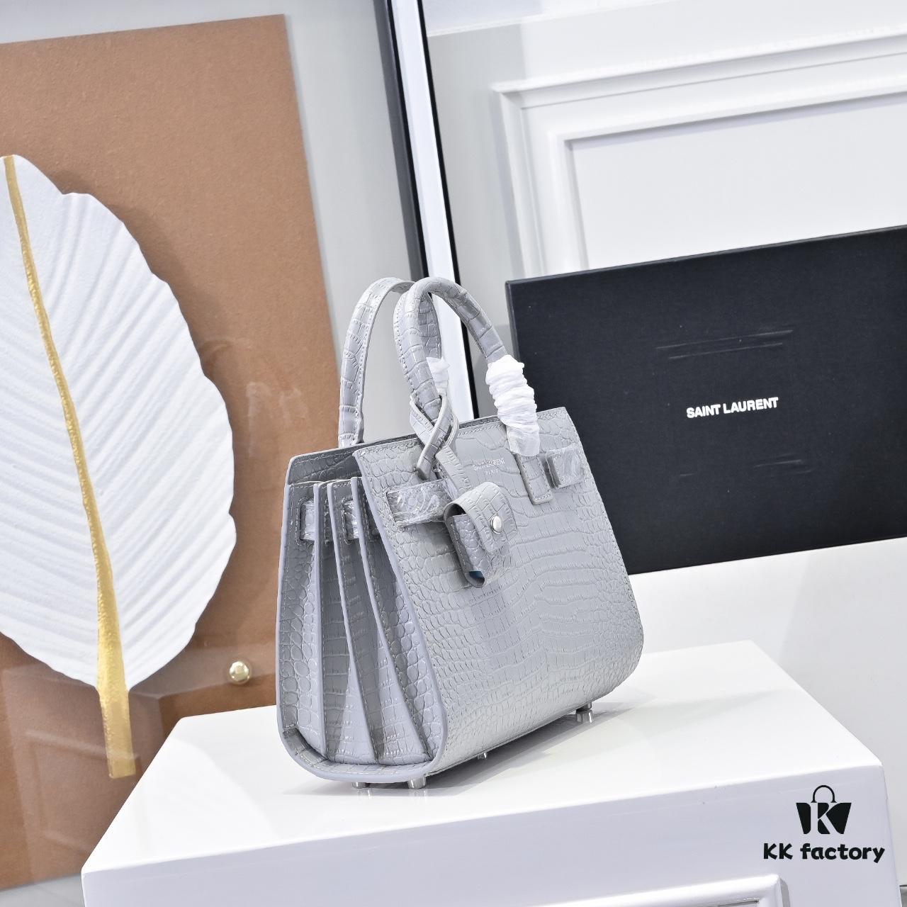 Rose's Street Style Bag | YSL's Muse Wears the Kate Chain Bag