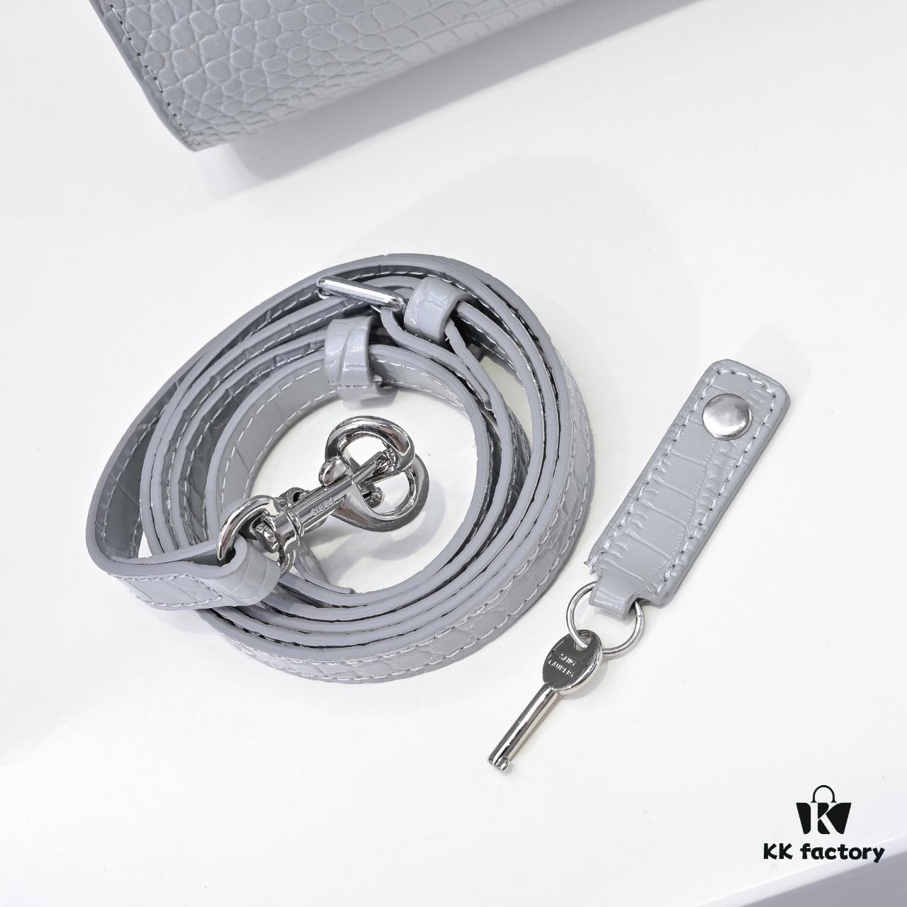 Rose's Street Style Bag | YSL's Muse Wears the Kate Chain Bag