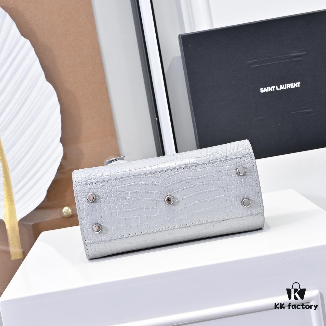 Rose's Street Style Bag | YSL's Muse Wears the Kate Chain Bag