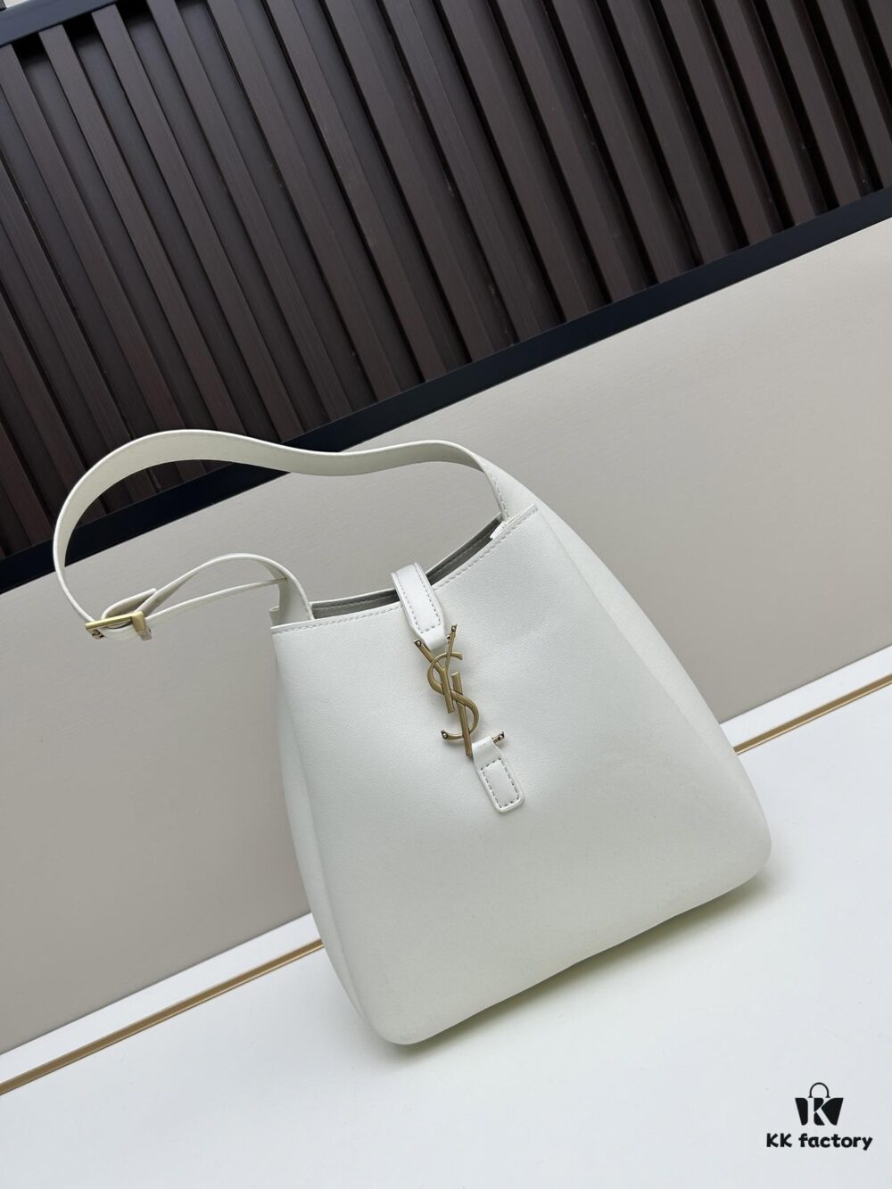 New YSL Underarm Bag, Versatile and Stylish