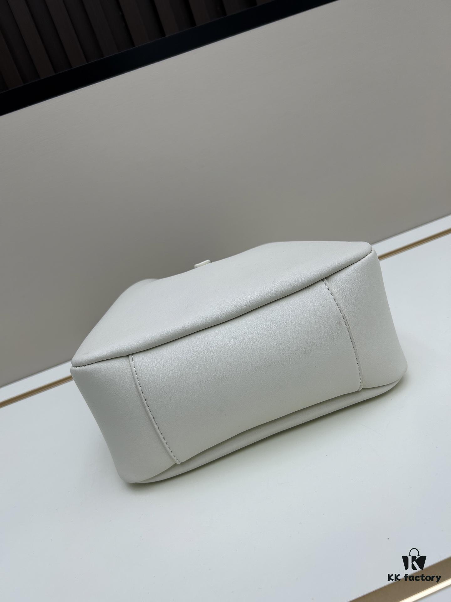 New YSL Underarm Bag, Versatile and Stylish