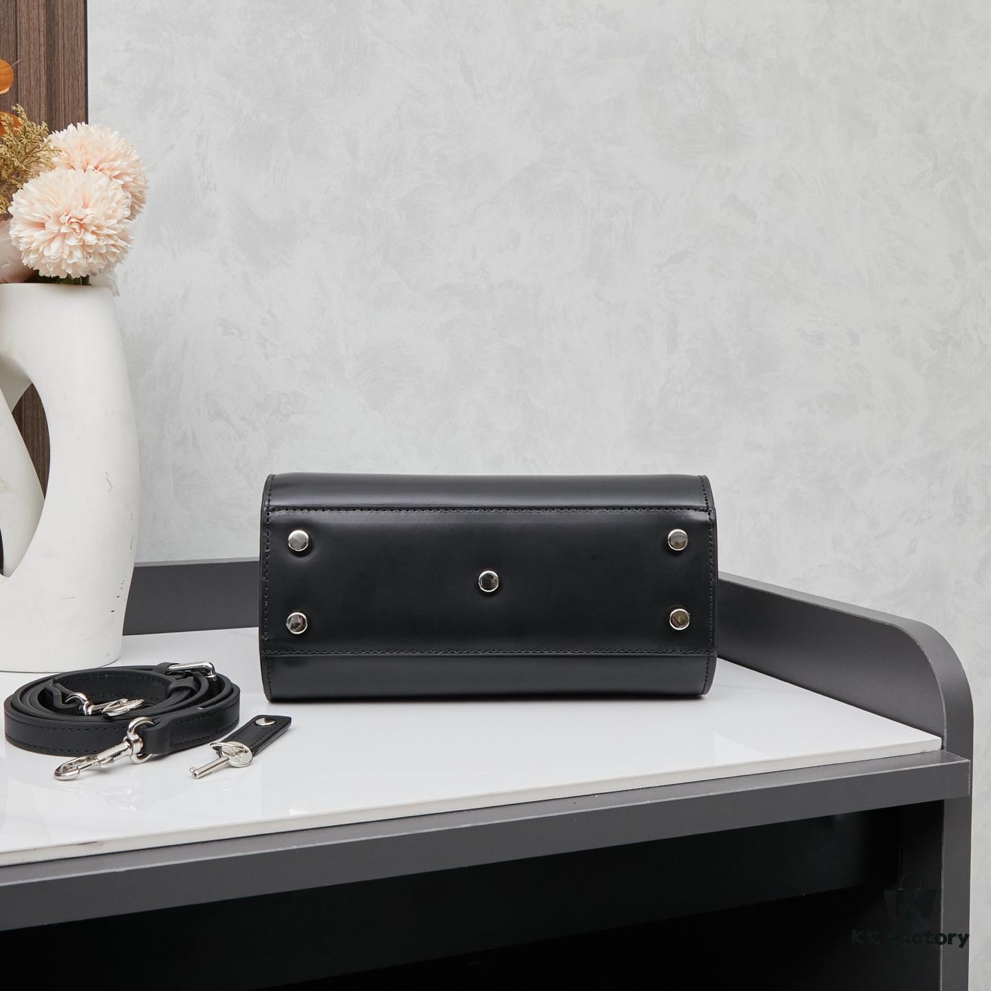 New Arrival Saffiano Leather Kate Chain Bag | YSL Celebrity Endorser Rose's Street Style Must-Have