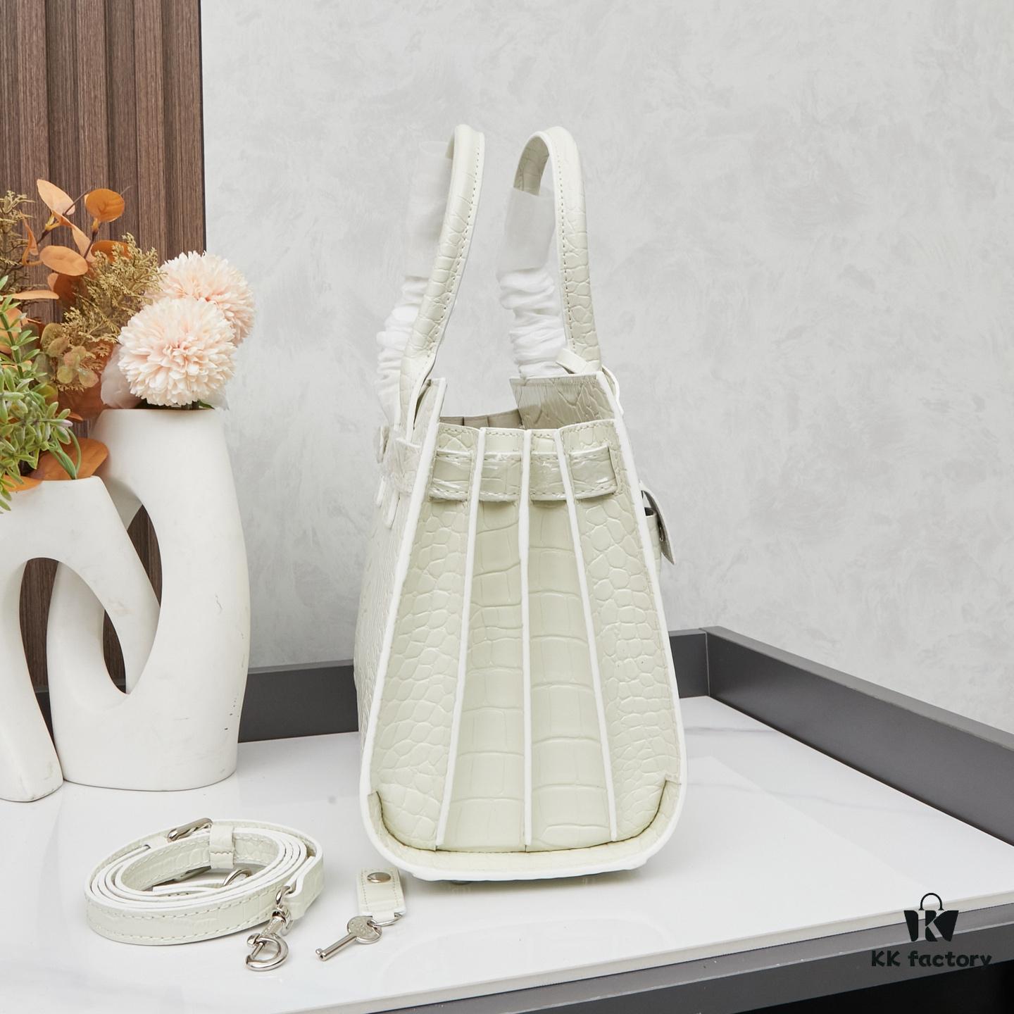 New Crocodile Texture Rose-Inspired Street Style Bag | YSL's Celebrity Muse Favorite