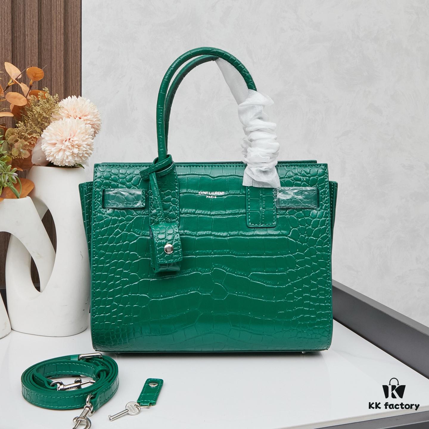 New Crocodile-Textured Bag | Rose's Popular Street Style Bag