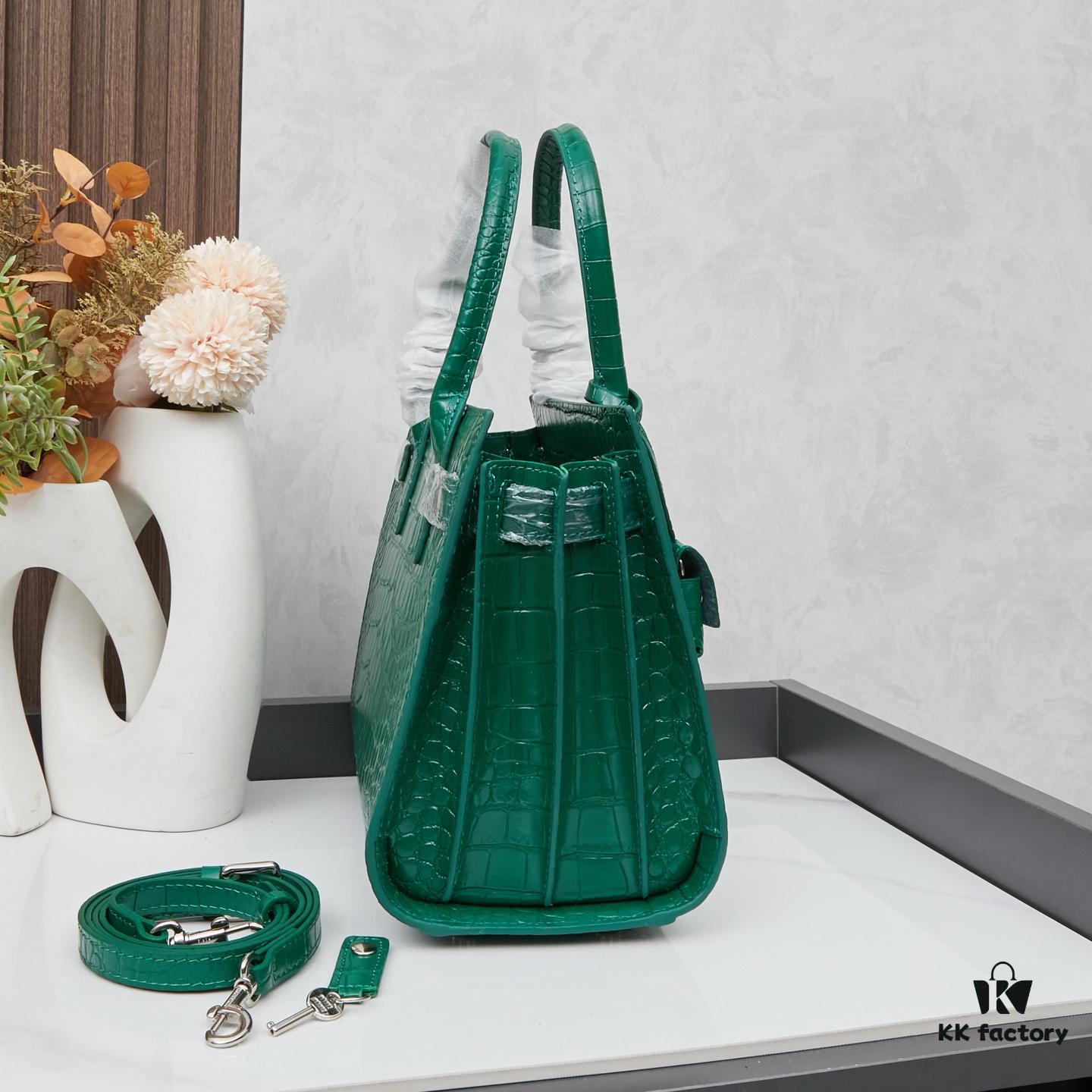 New Crocodile-Textured Bag | Rose's Popular Street Style Bag