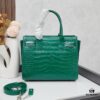 New Crocodile-Textured Bag | Rose's Popular Street Style Bag