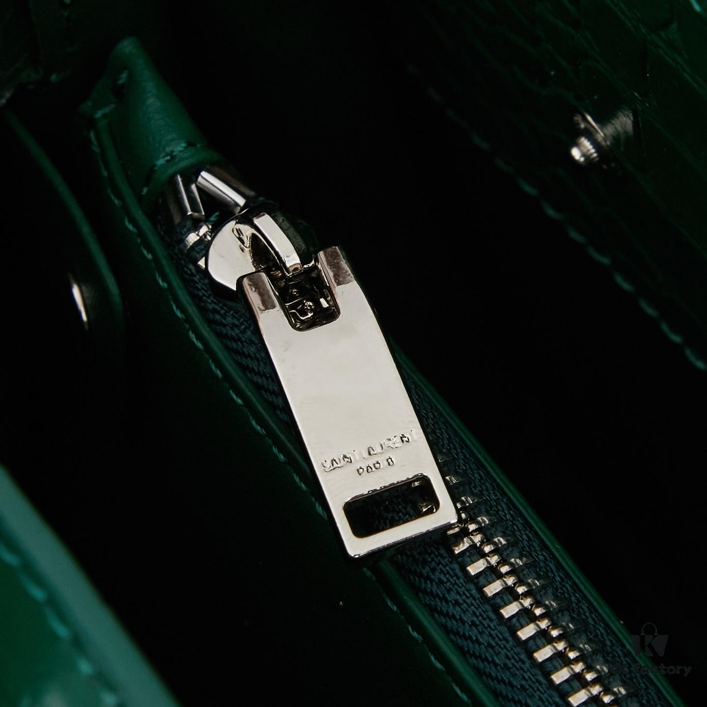 New Crocodile-Textured Bag | Rose's Popular Street Style Bag