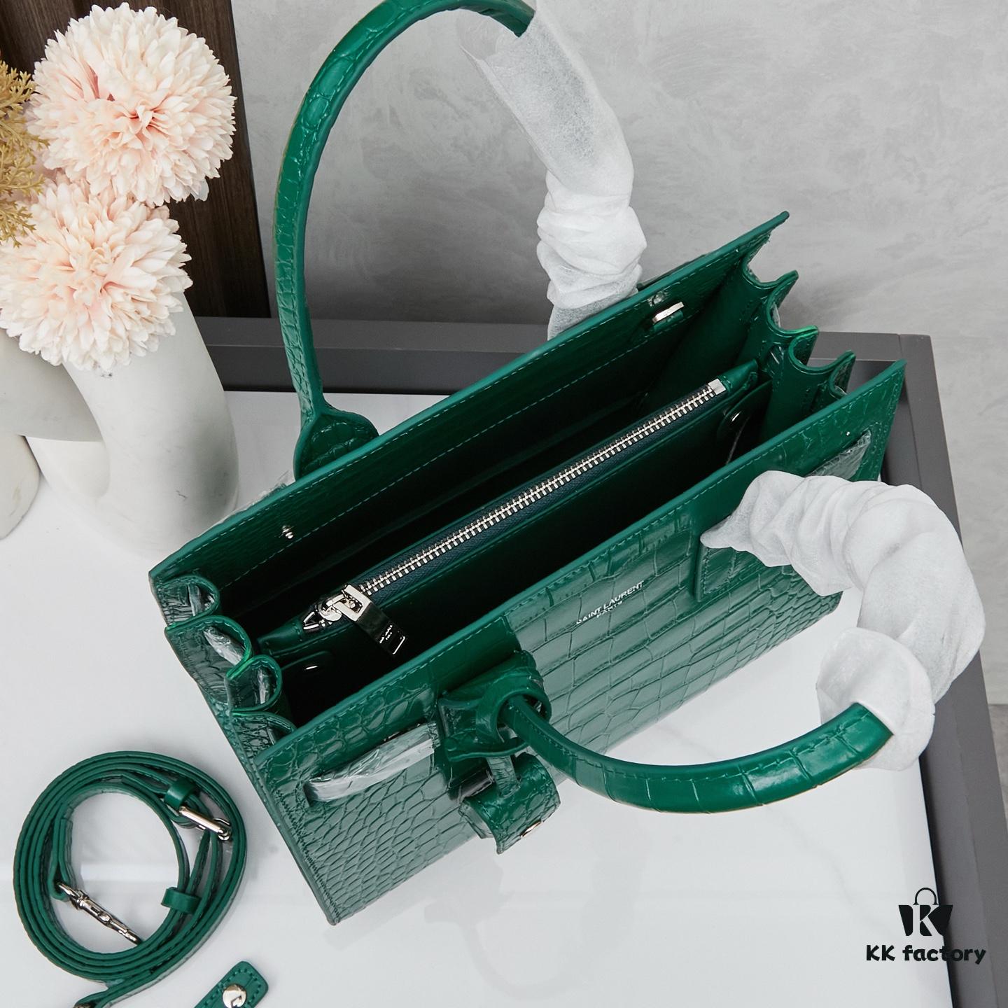 New Crocodile-Textured Bag | Rose's Popular Street Style Bag