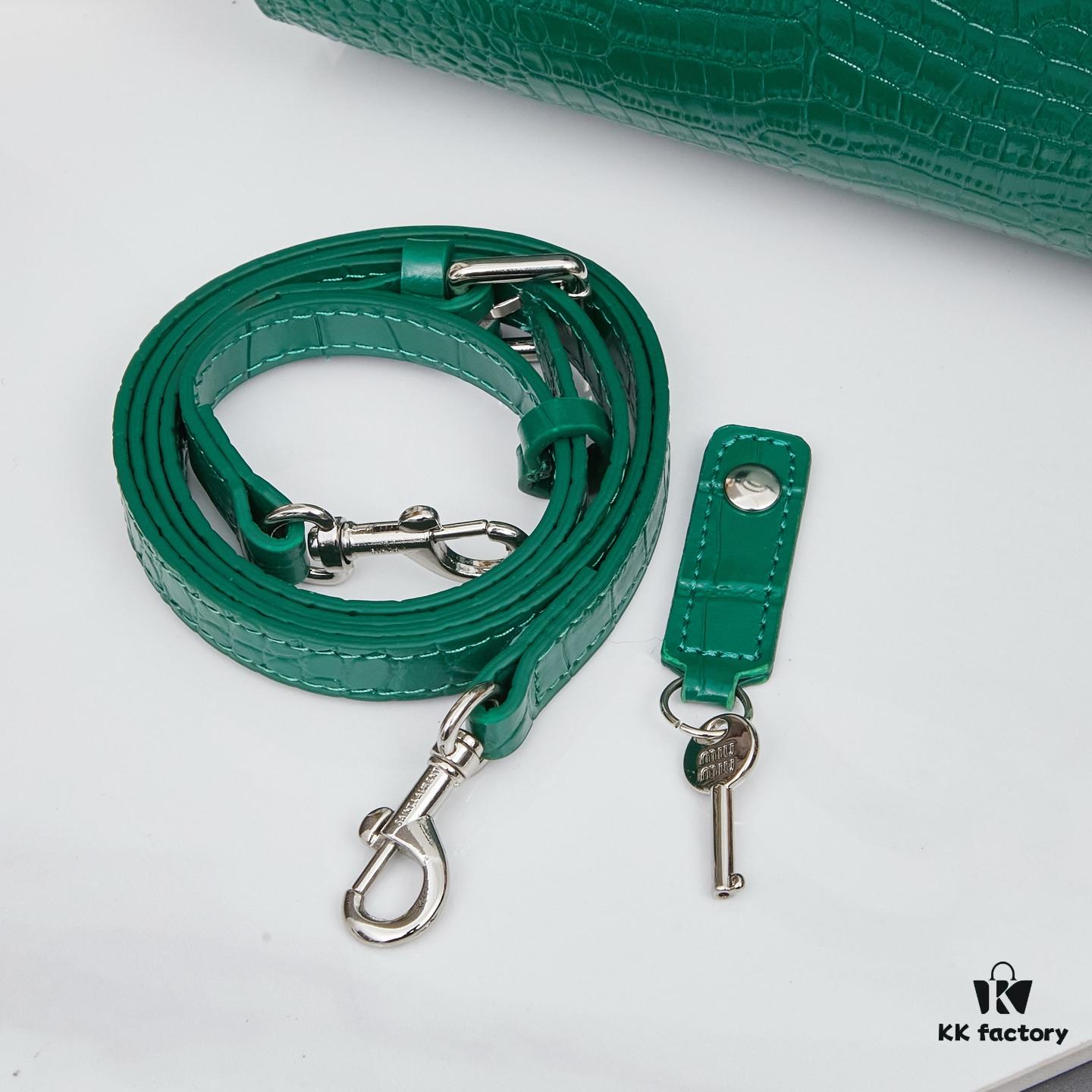 New Crocodile Pattern Bag | Rose's Street Style Must-Have