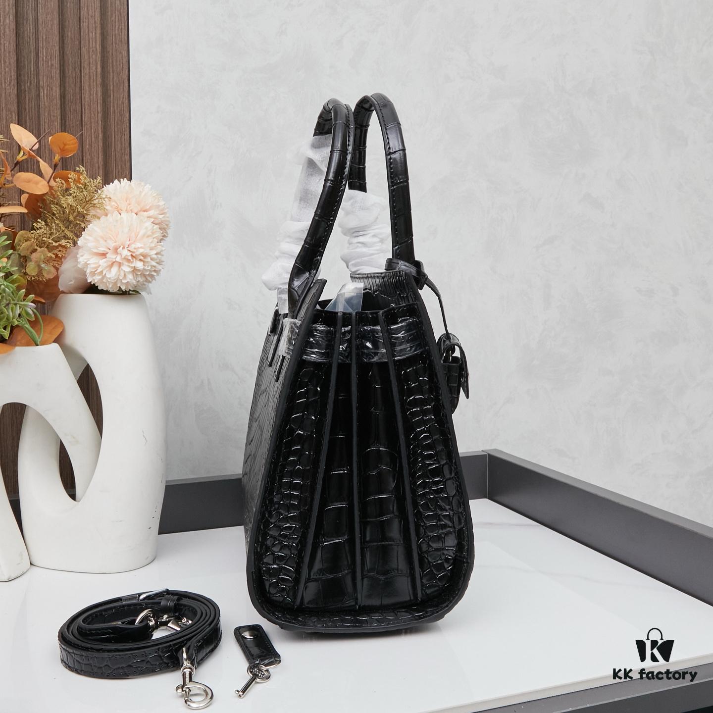 New Crocodile-Textured Kate Chain Bag – Rose's Streetwear Style, YSL-Inspired Luxury Look