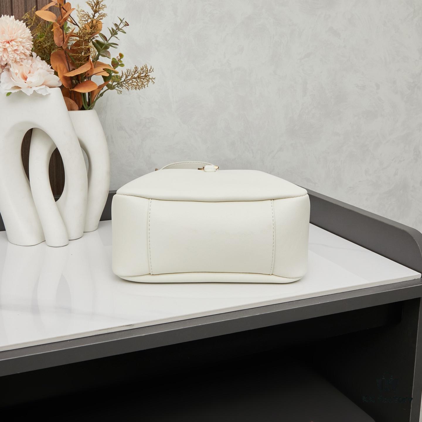 New YSL Shoulder Bag, Soft and Stylish in Black and Caramel