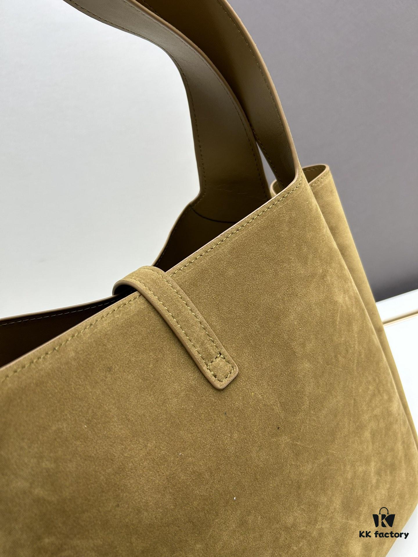 New Arrival with Box 💰 Autumn-Winter 2024 Le Bea. Suede Gold Leaf Color BEA Tote Bag