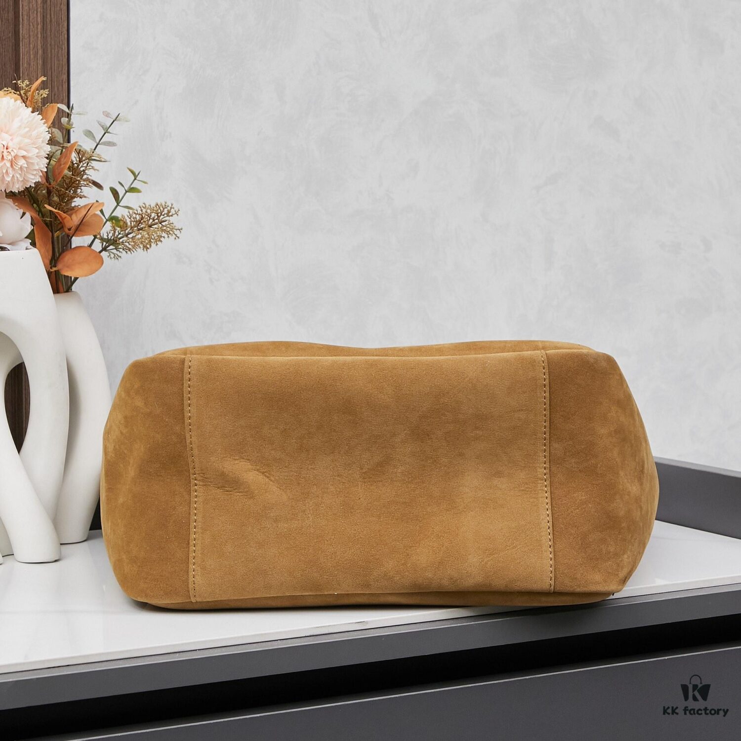 New Arrival with Box 💰 Autumn-Winter 2024 Le Bea. Suede Gold Leaf Color ||| BEA Tote Bag