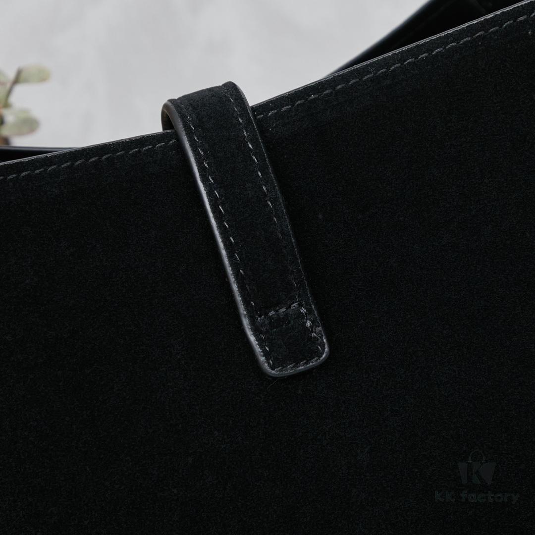 New Arrival with Box 💰 2024 Autumn/Winter Le Bea. Suede Gold Leaf Color BEA Tote Bag