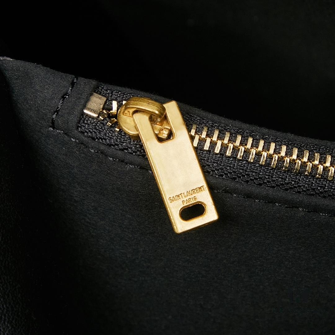 New Arrival with Box 💰 2024 Autumn/Winter Le Bea. Suede Gold Leaf Color BEA Tote Bag