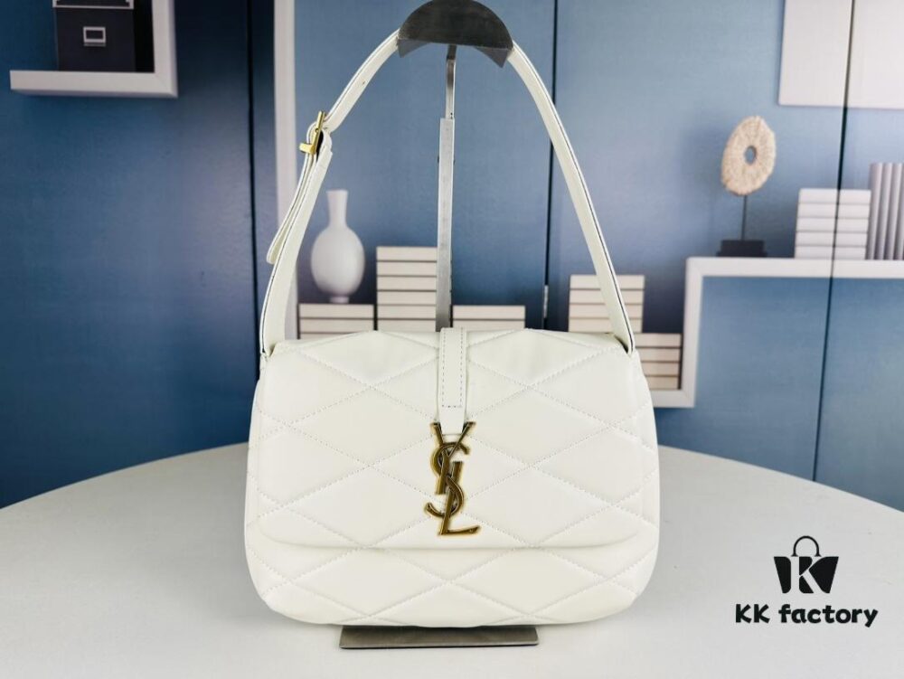 New Arrival with Box 💰 From Rosé's Back View, See How Beautiful the YSL Trapezoid Shoulder Bag Is! ||| Gold Logo + Diamond Quilted Trapezoidal Silhouette