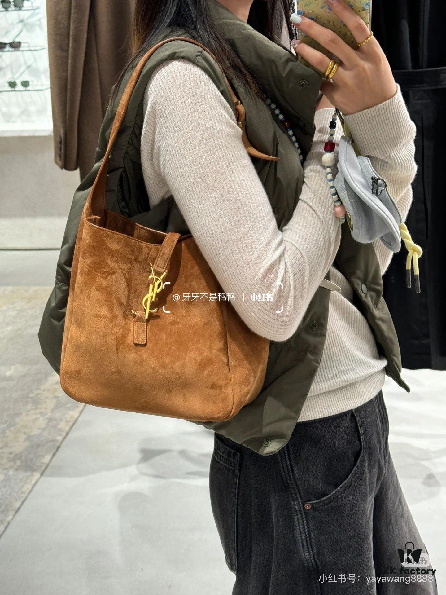 Large-sized New Arrival with Box – This Matte Brown-Gold Oversized Bag Exudes Autumn-Winter Charm and Is Simply Irresistible!