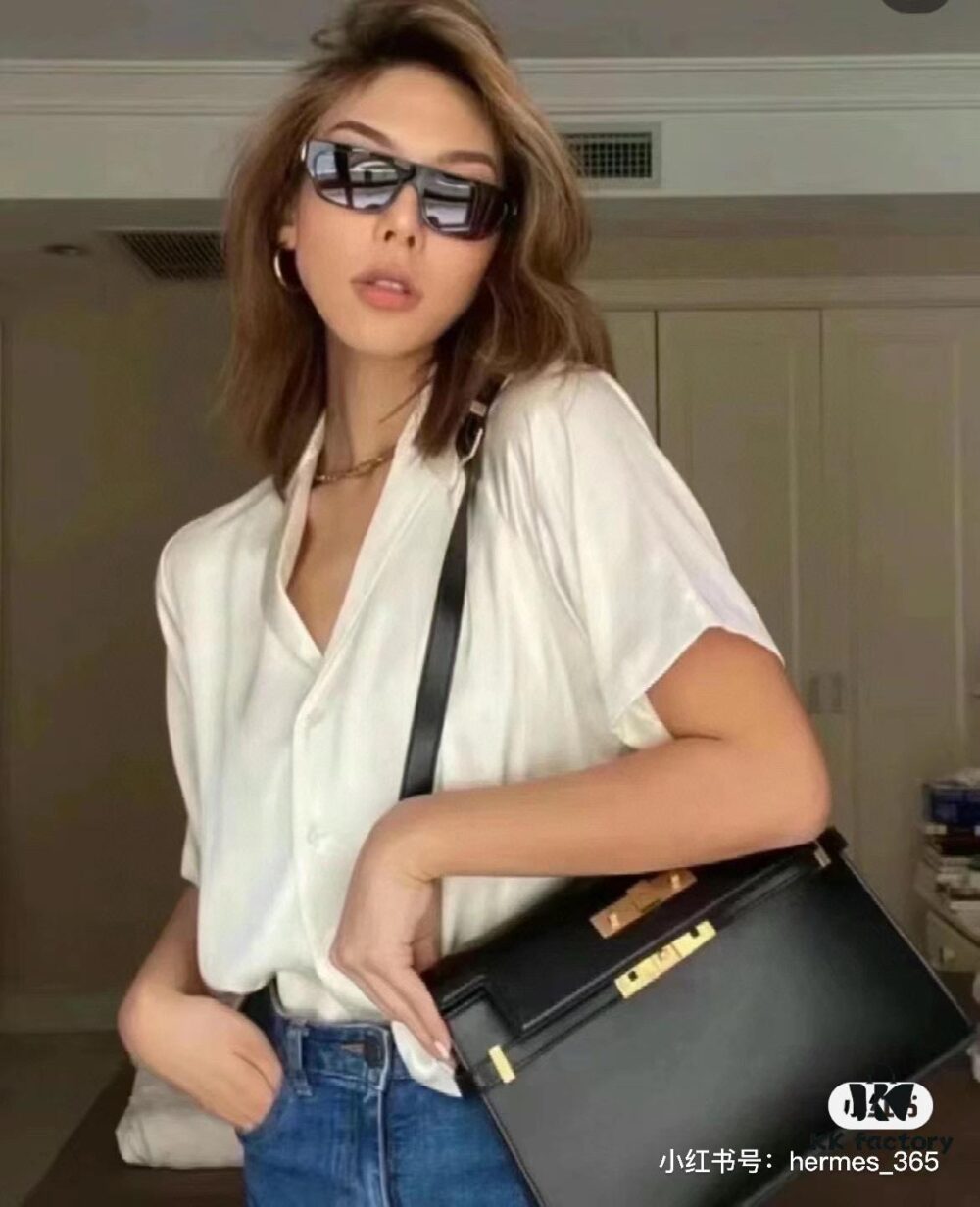 New Arrival with Box 270 Batch 💰 Saint Laurent YSL Manhattan Medium Bag ||| The Ultimate Commuter Icon, Radiating Confidence