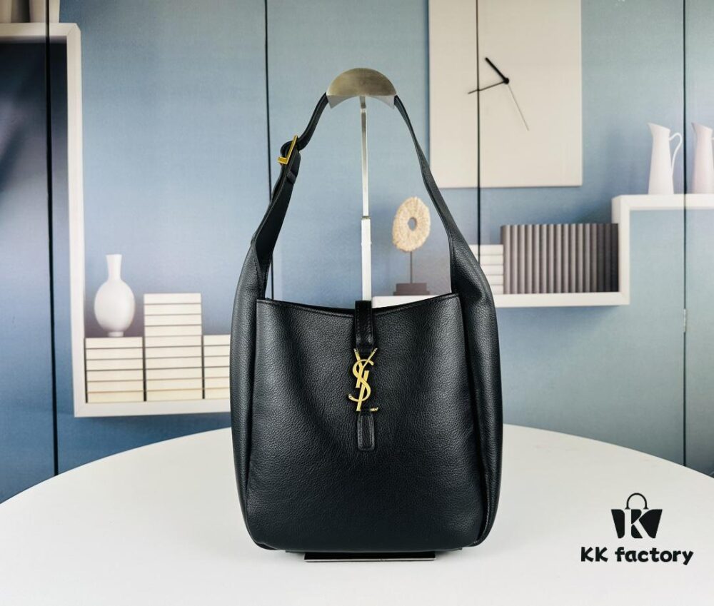 New Arrival Those Years Following Rosé's Hobo Bag ||| If Jamie is Rosé's princess, Icare is the queen of Rosé's large bags 🫅