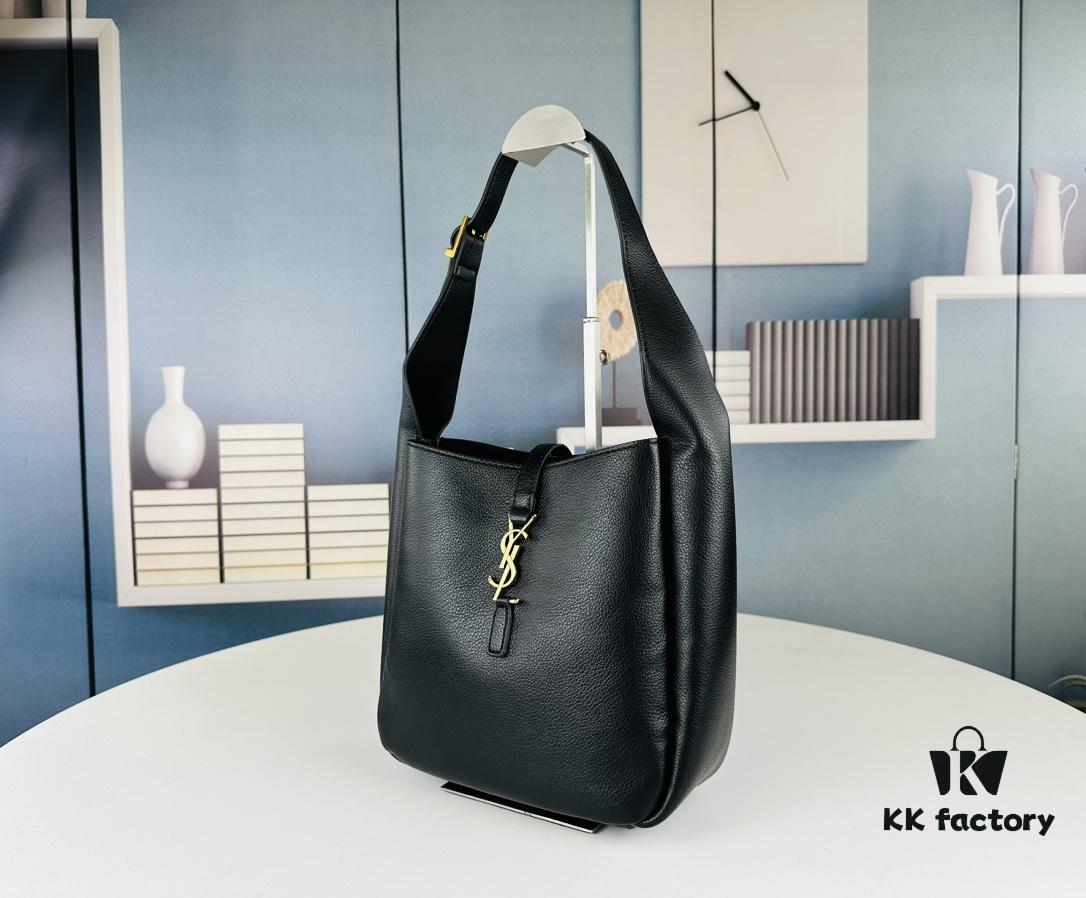 New Arrival Those Years Following Rosé's Hobo Bag ||| If Jamie is Rosé's princess, Icare is the queen of Rosé's large bags 🫅