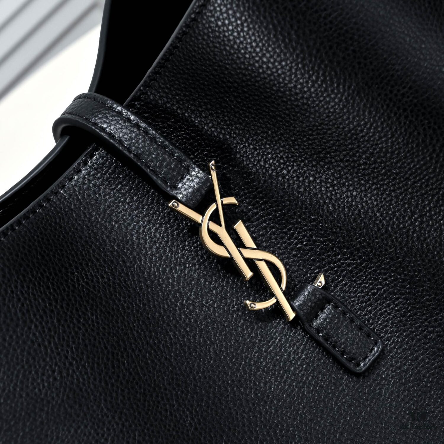YSL Latest Bea Tote Bag Autumn Winter Bestseller