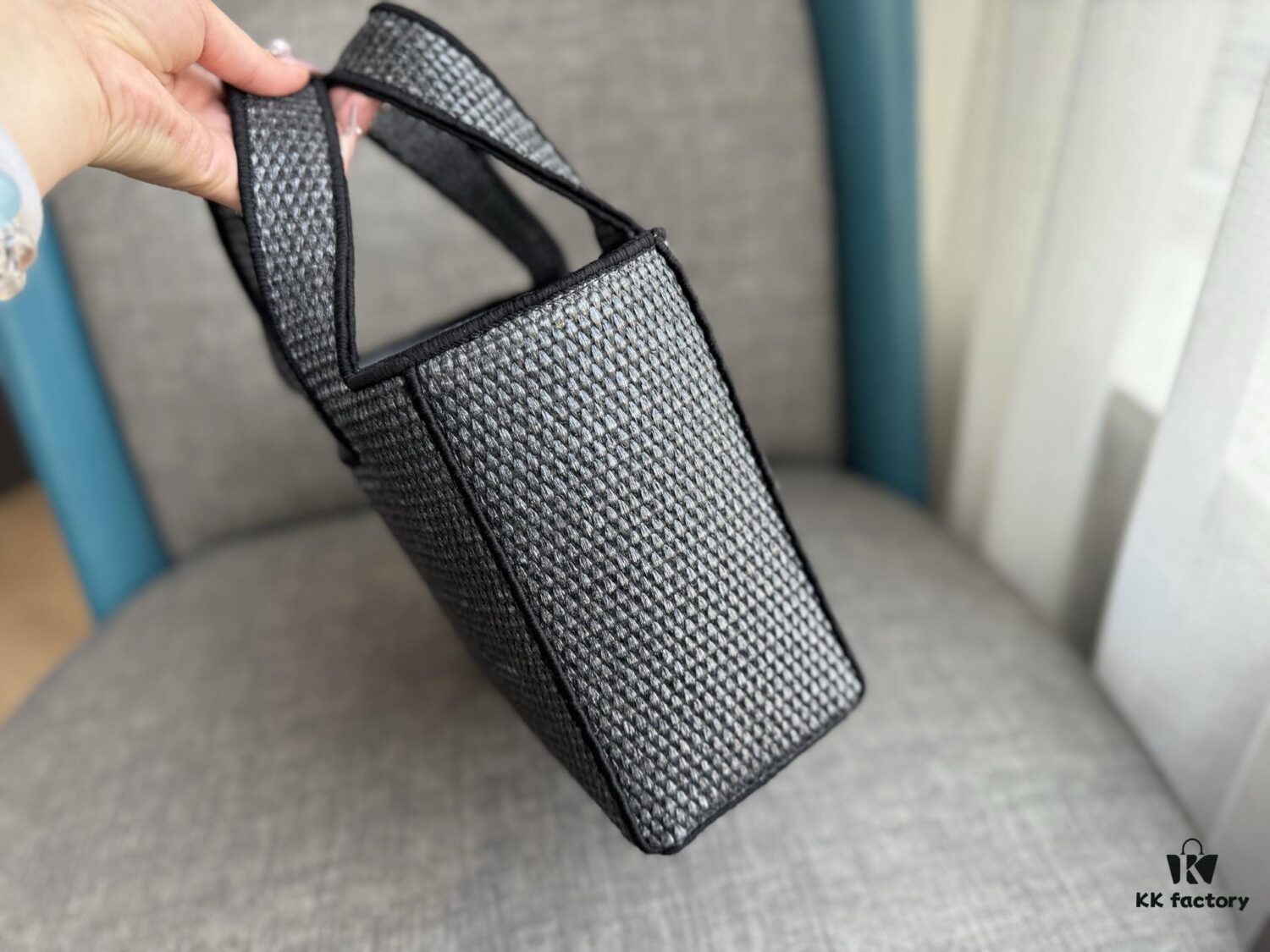 Loewe Anagram Basket Embroidered Logo Rattan Woven Shopping Tote Beach Bag Summer New Arrival Basket Bag Woven Leather-Trimmed Tote for Beach and Vacation