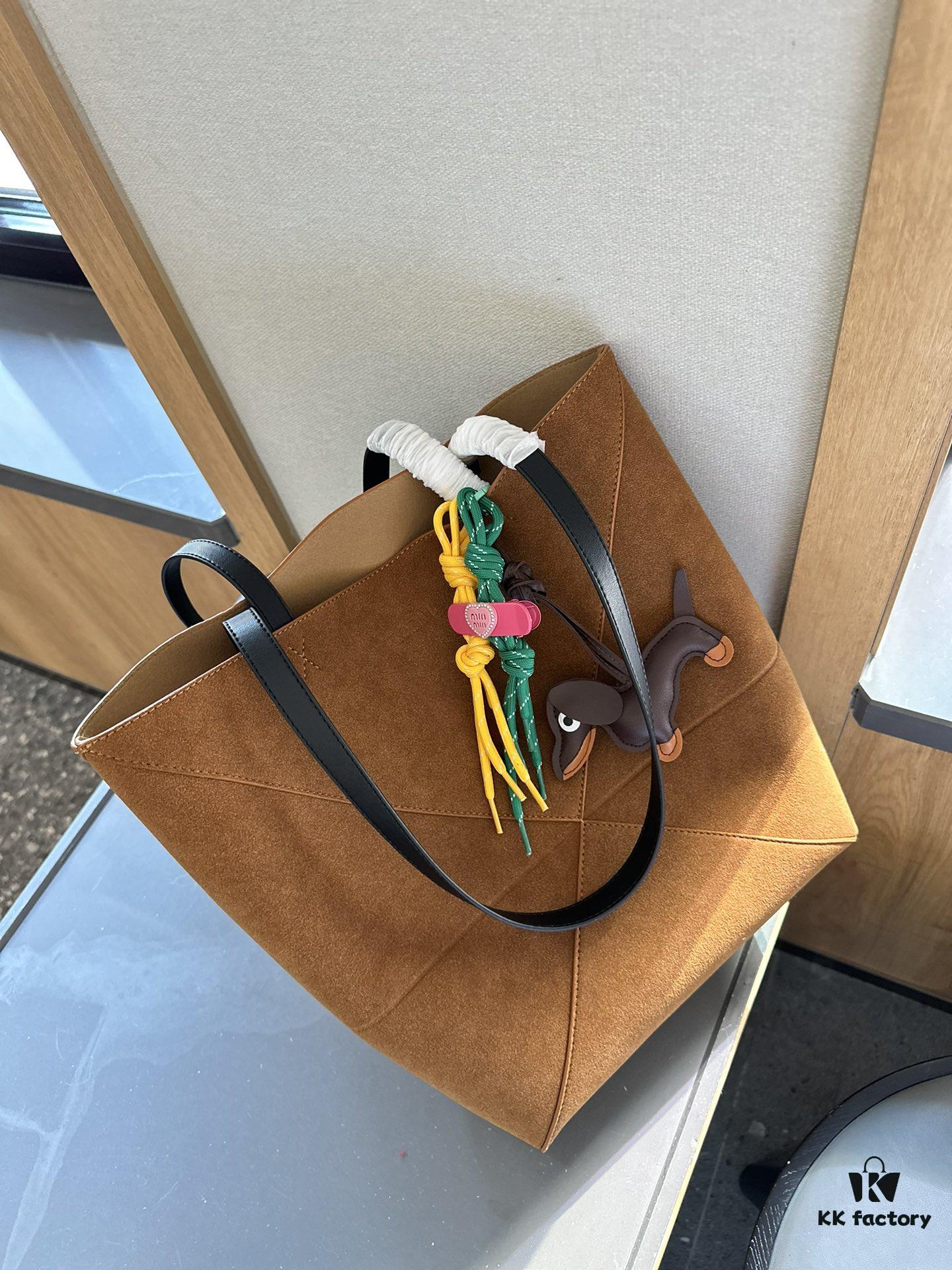 Suede Loewe Luna Shoulder Bag, Includes Pendant and Gift Box Packaging 🎁