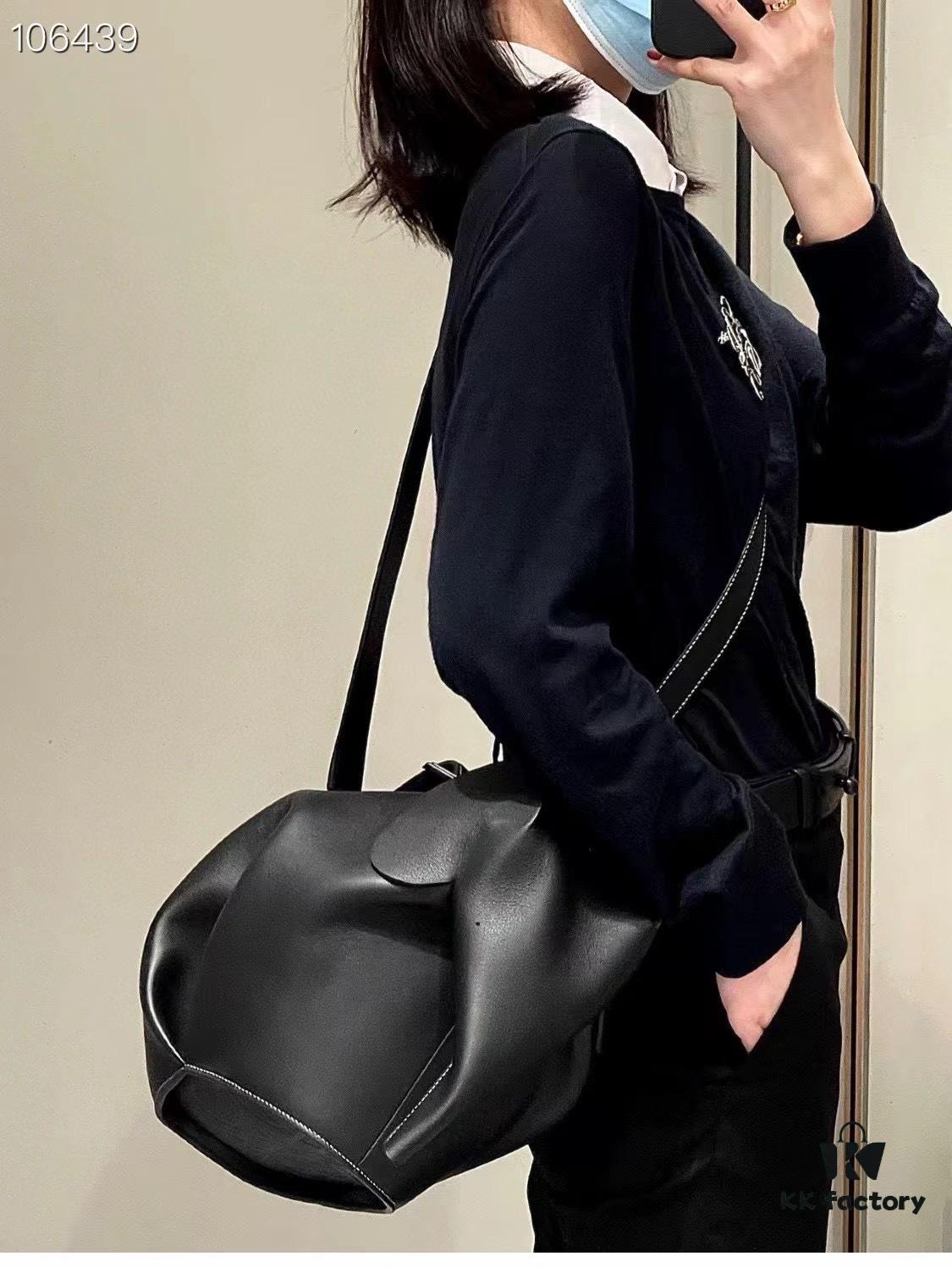 Loewe🌟 Classic Calfskin Little Elephant Handbag Arrived👏