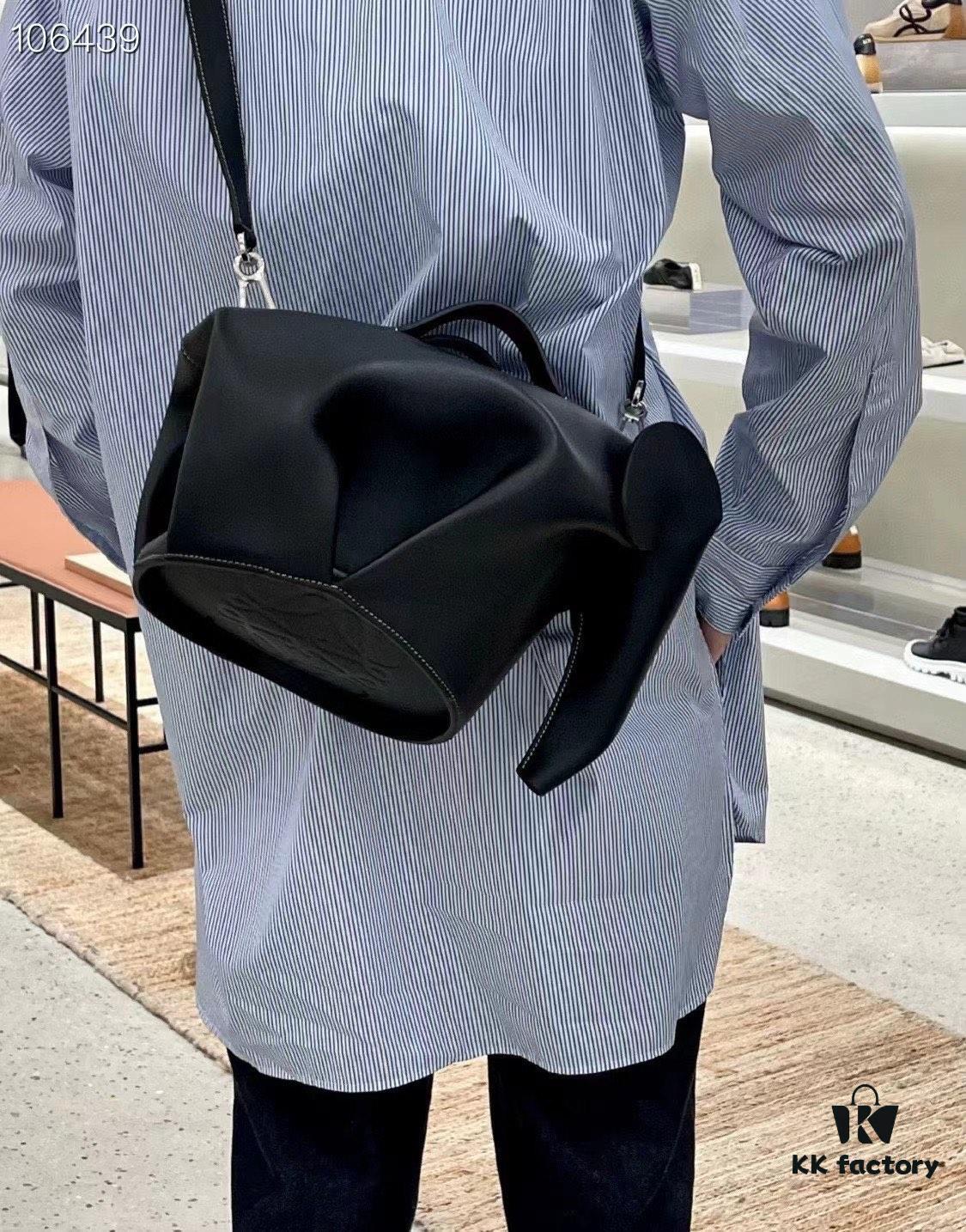 Loewe🌟 Classic Calfskin Little Elephant Handbag Arrived👏