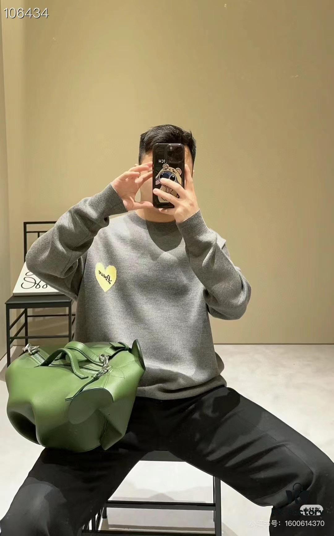 Loewe🌟 Classic Calfskin Elephant Handbag Arrived 👏