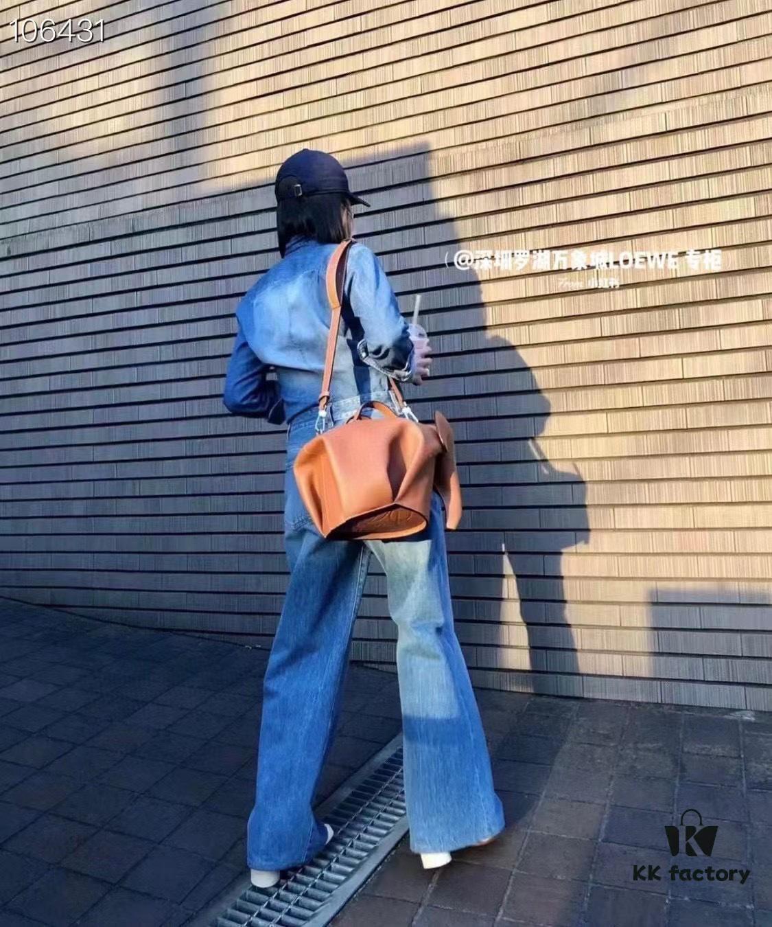 Loewe🌟 Classic Calfskin Elephant Handbag Arrived 👏