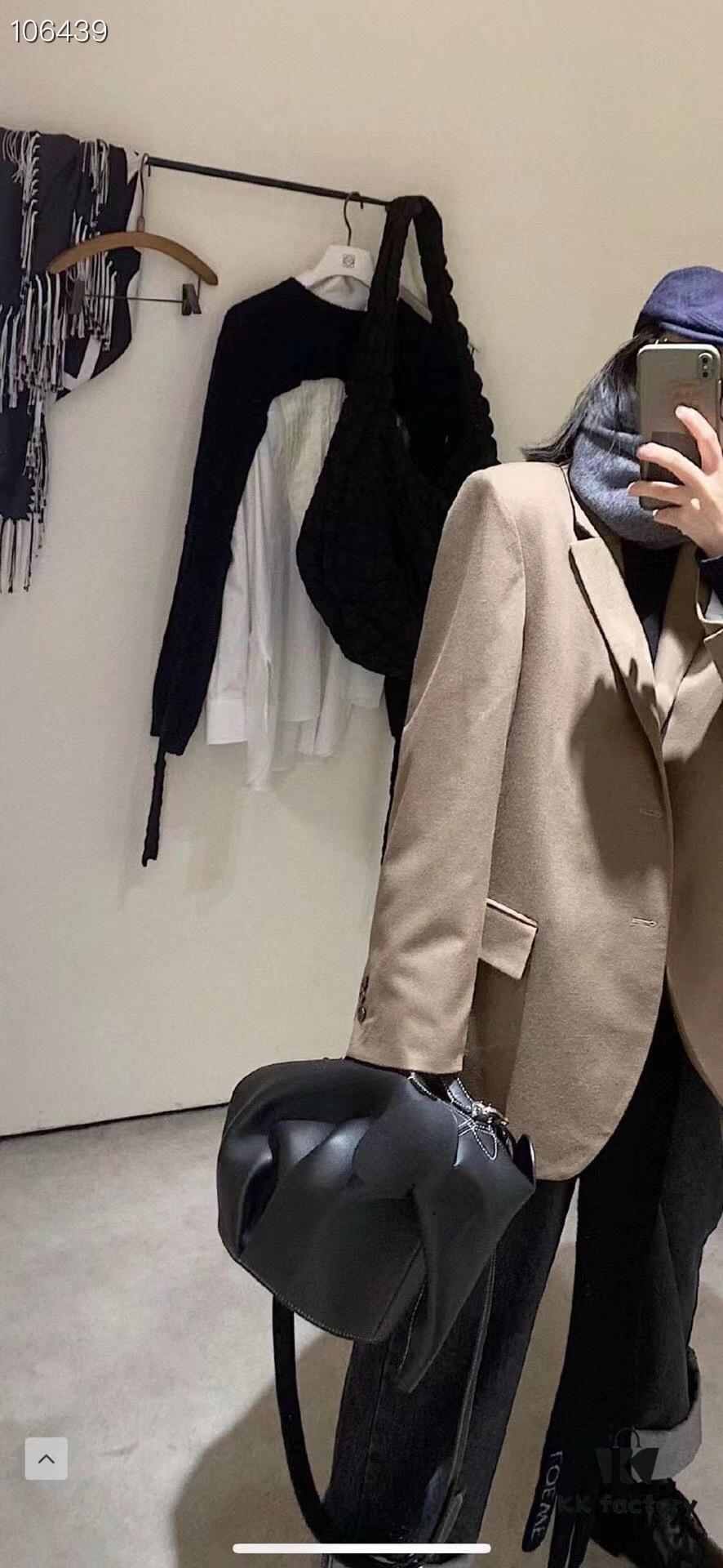 Loewe🌟 Classic Calfskin Little Elephant Handbag Arrived👏