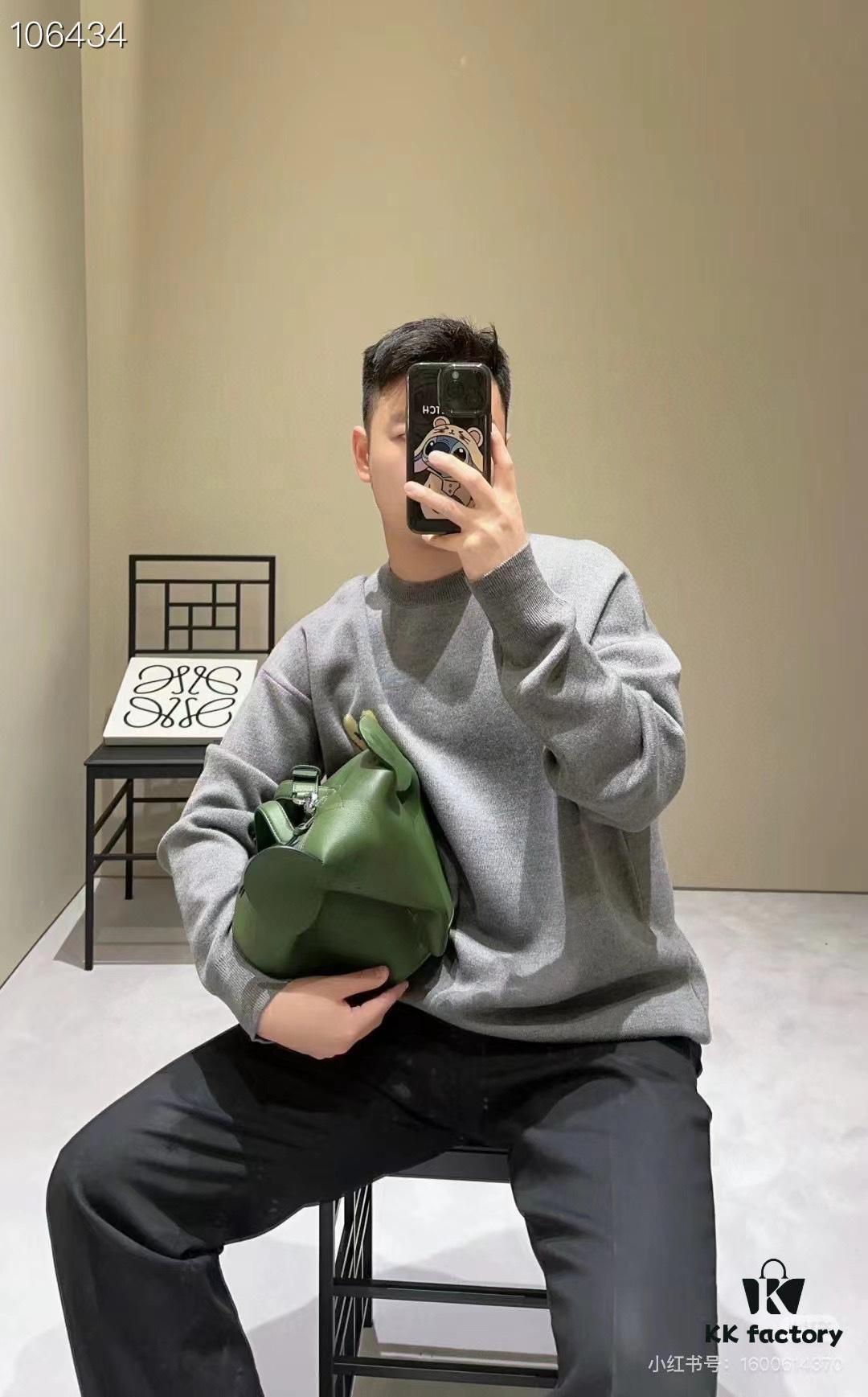 Loewe🌟 Classic Calfskin Elephant Handbag Arrived 👏