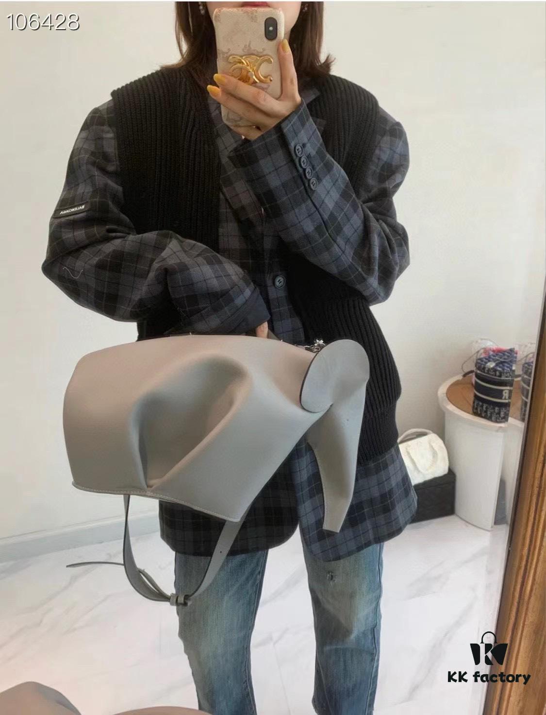 Loewe🌟 Classic Calfskin Elephant Handbag Arrived 👏