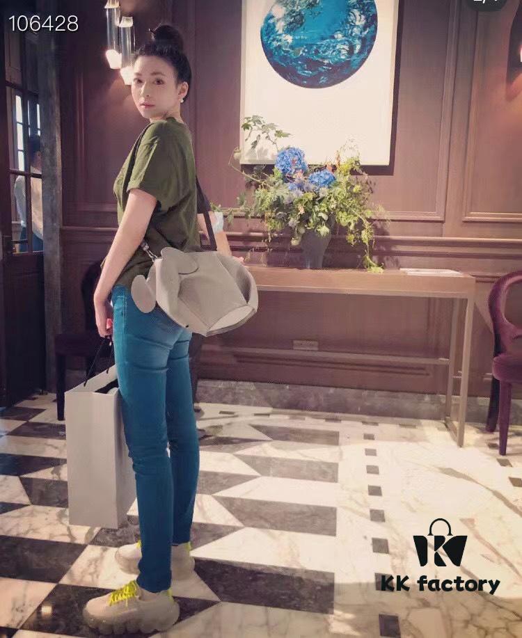 Loewe🌟 Classic Calfskin Elephant Handbag Arrived 👏