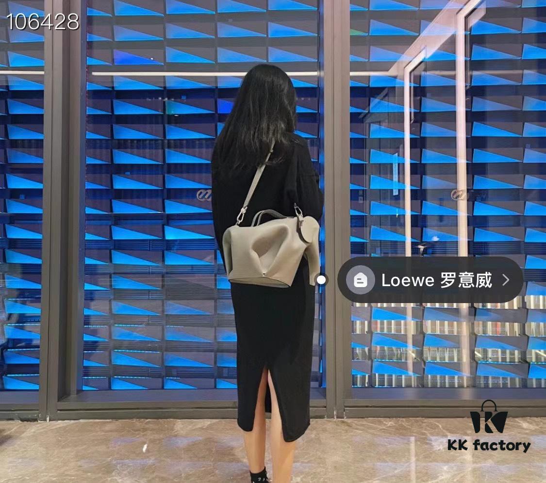 Loewe🌟 Classic Calfskin Elephant Handbag Arrived 👏