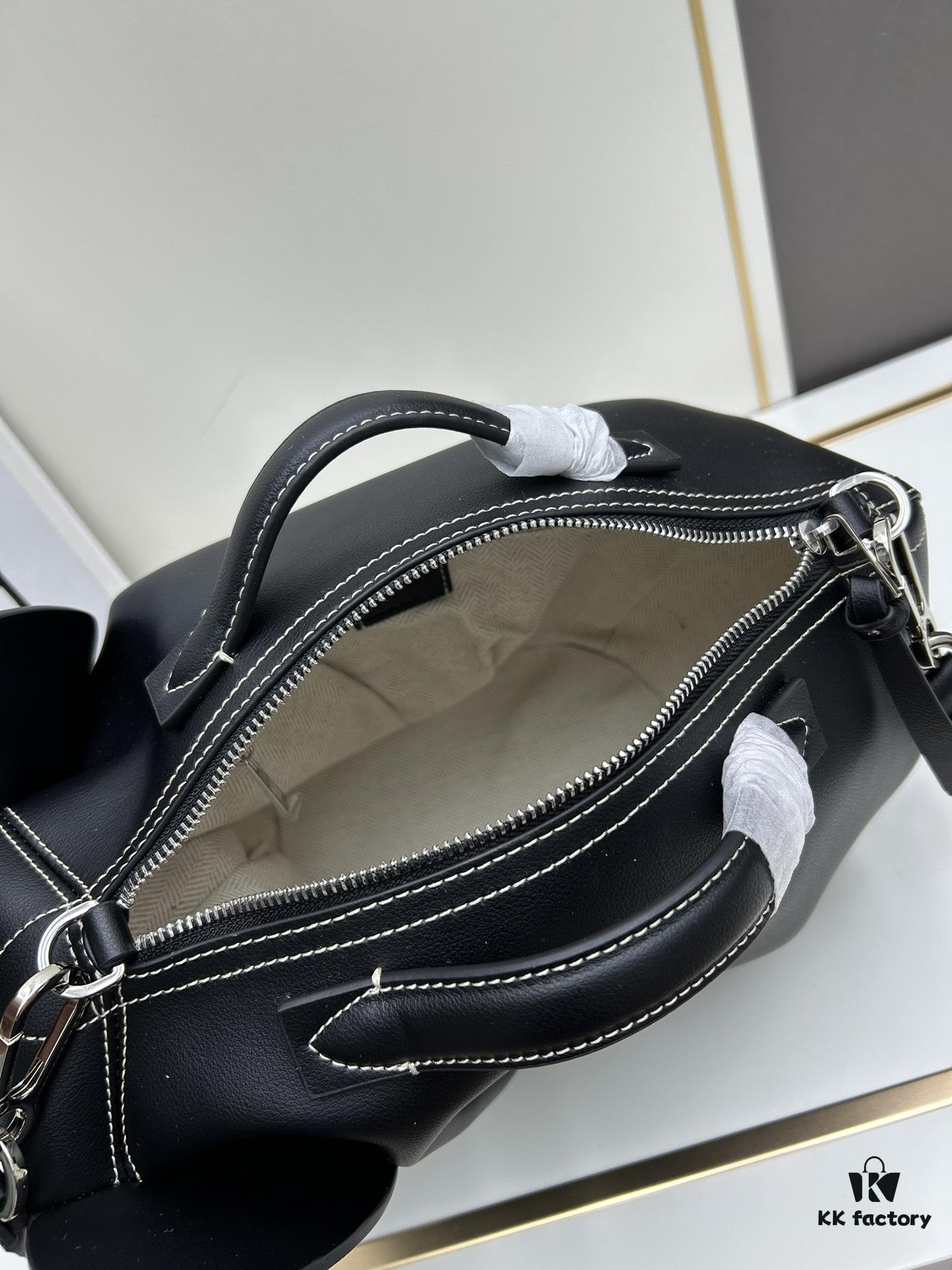 Loewe🌟 Classic Calfskin Elephant Handbag Arrived 👏