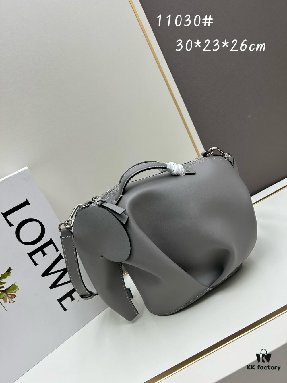 Loewe🌟 Classic Calfskin Elephant Handbag Arrived👏
